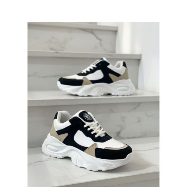 Lavender Pearl Elegance Sneakers