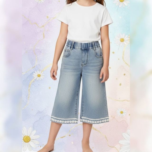 A STRAIGHT-FIT GIRLS WEAR