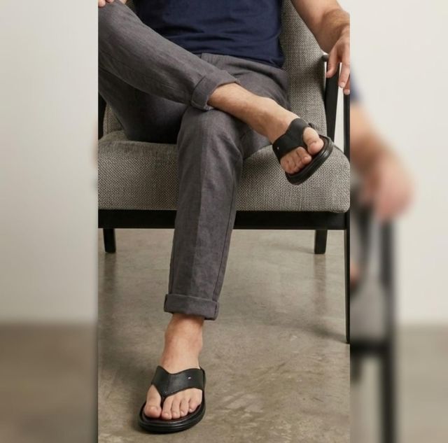 Tommy Hilfiger Men's Black Leather Flip-Flops